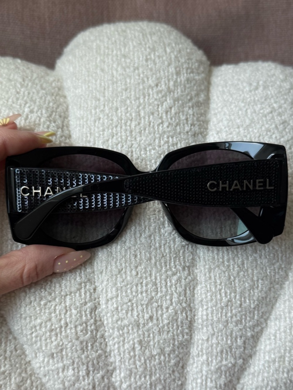 CHANEL Elegant Black Sunglasses